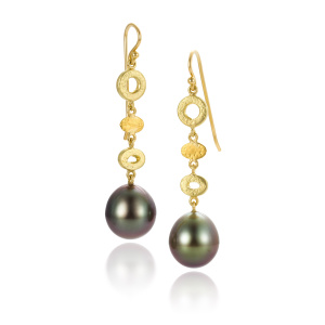 grnpearlandhammeredearrings
